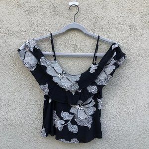 Willow & Clay cold shoulder embroidered camisole - size XS